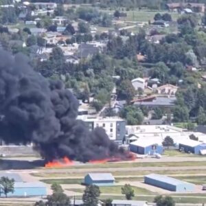 iki ucak apronda carpisti inisten sonra pistten cikti JAsDhmjN