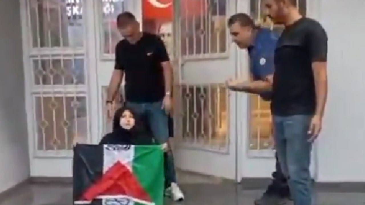 akp onunde gazze eylemine sert mudahale polisler gorevden uzaklastirildi ks35XlRQ