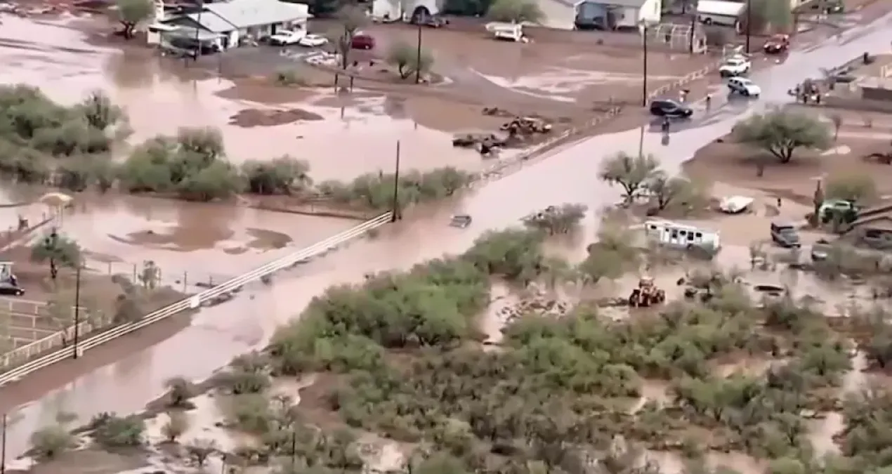arizonada siddetli yagislarin yol actigi sellerde 4 kisi oldu cZYfbbDi