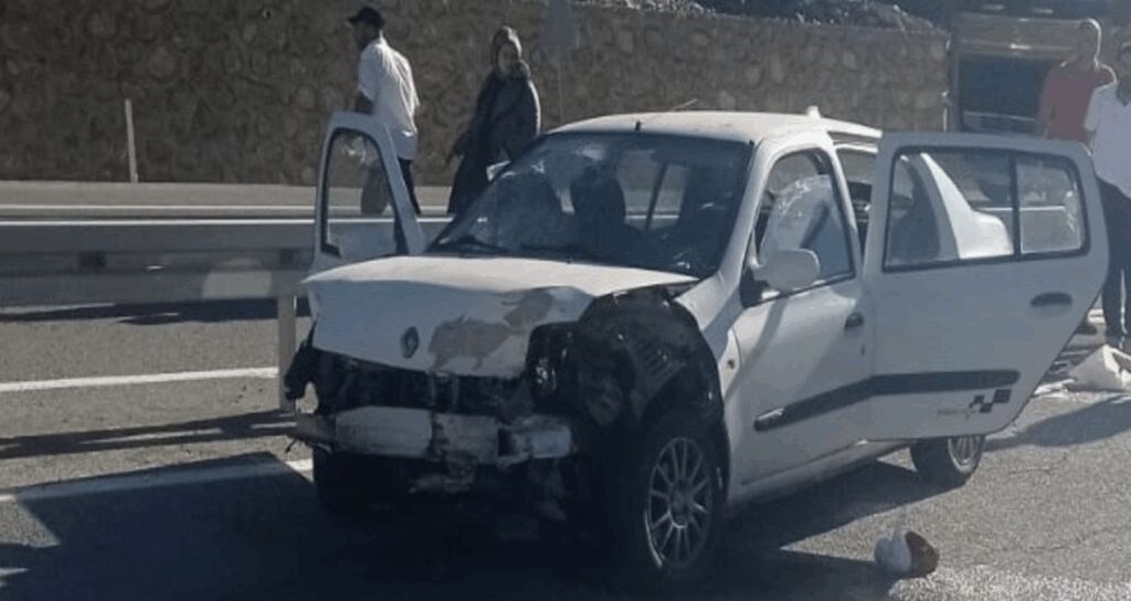 bariyere giren otomobildeki 2si cocuk 5 kisi yaralandi zW9nzY3V