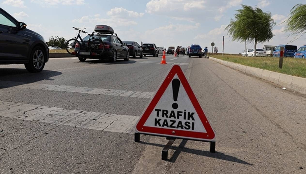 konyada arac sarampole dustu iUjfct4z