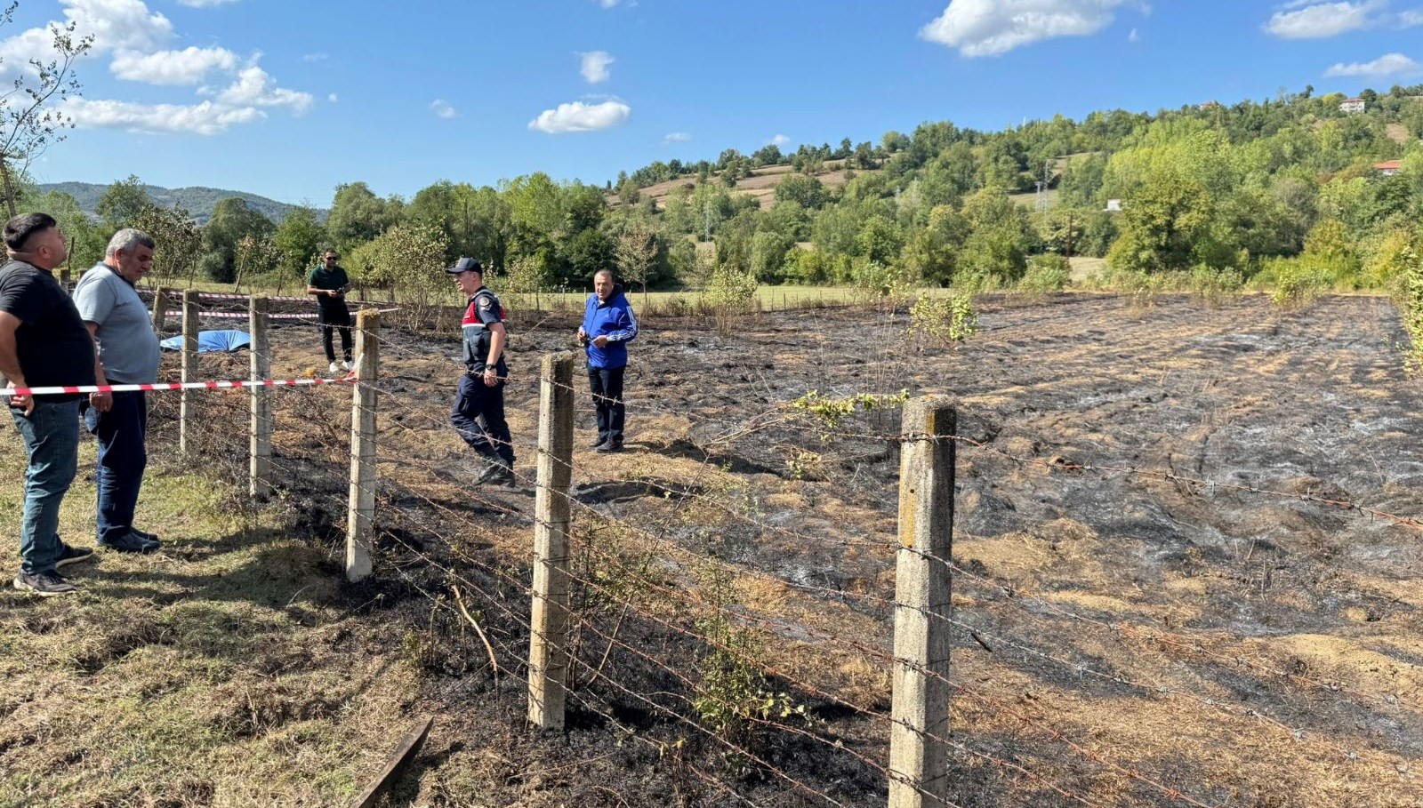 yaktigi aniz ateseni sondurmeye calisirkan oldu 8MvExKhL
