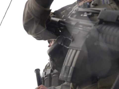 İsrail Batı Şeria’da gazetecilere saldırdı! Askerin skandal sözleri dünyayı ayağa kaldırdı