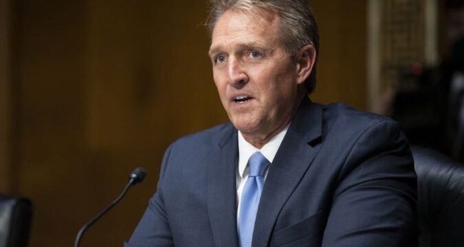 Jeff Flake, 2026 Başkanlık Seçimlerinde Kamala Harris’i Destekleyeceğini Açıkladı