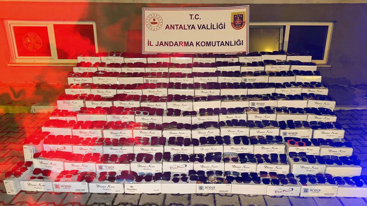 antalyada-10-bin-kacak-gozluk-ele-gecirildi-3ulxRVmI